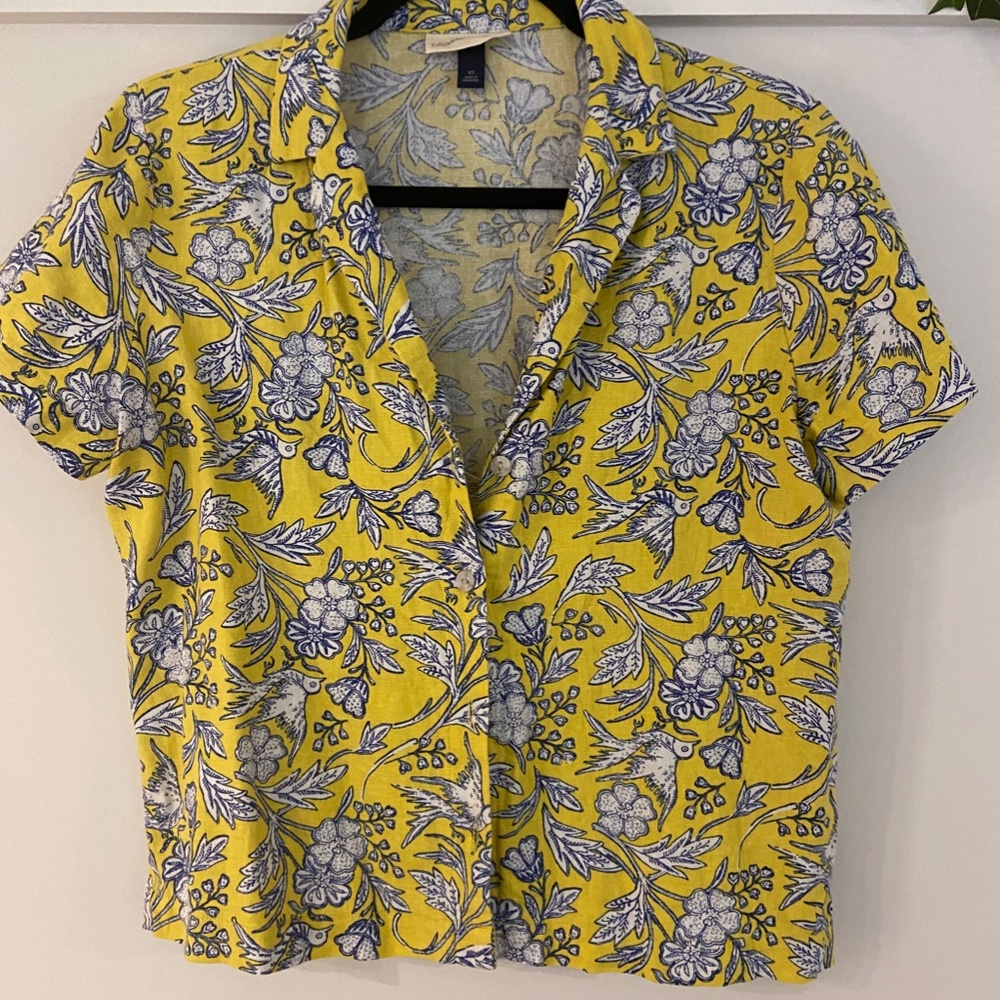 Universal Thread Yellow Bird Button Down